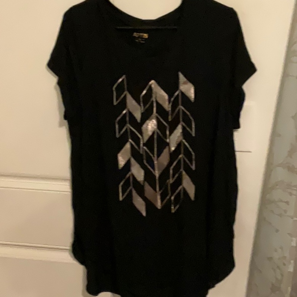Black t shirt